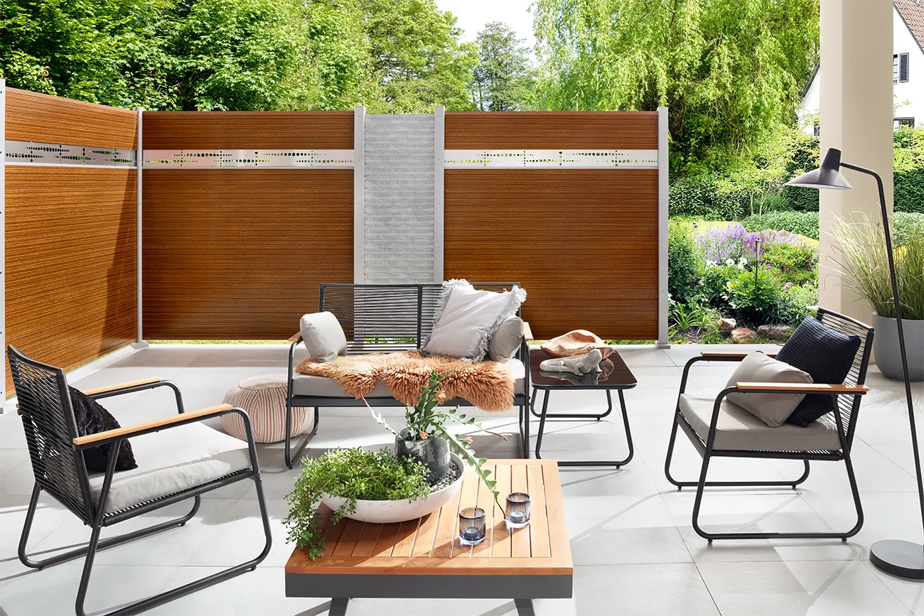 Palisschutting van aluminium in houtkleur.